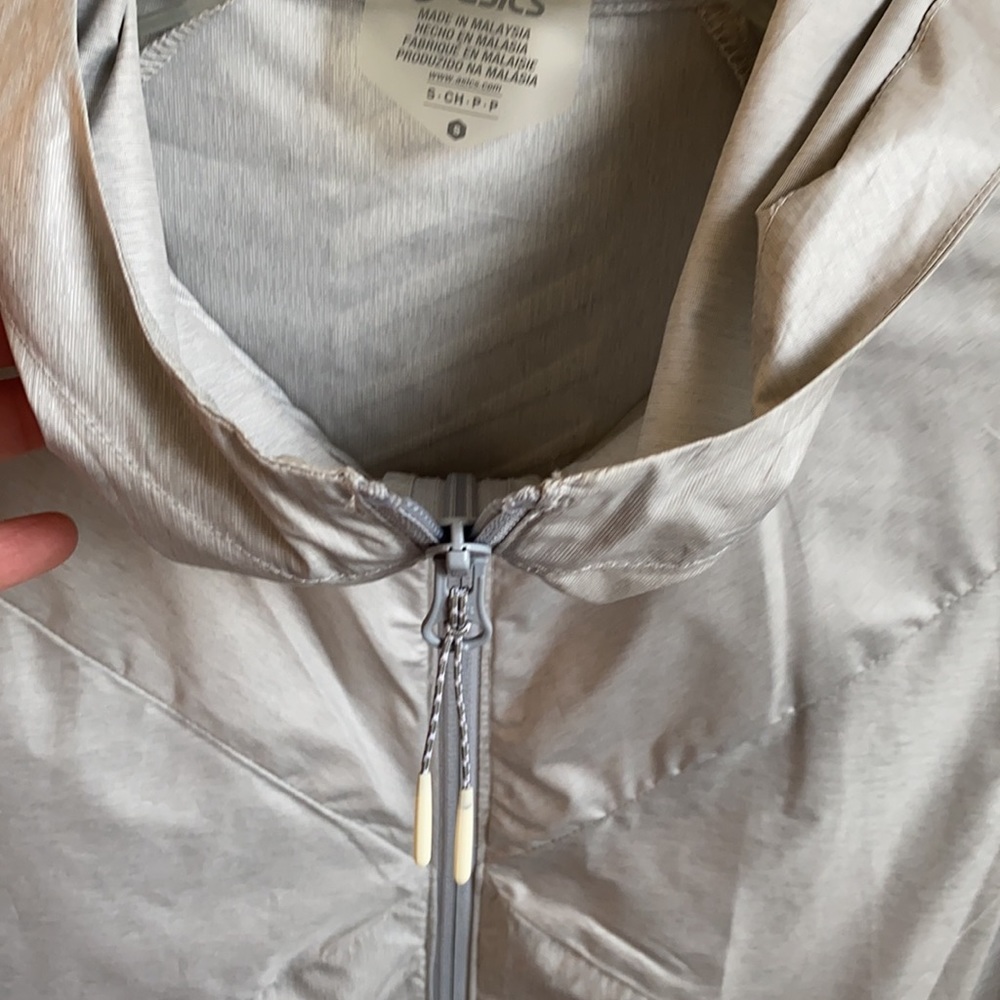 ASICS lightweight (single layer) jacket - Picture 6 of 7